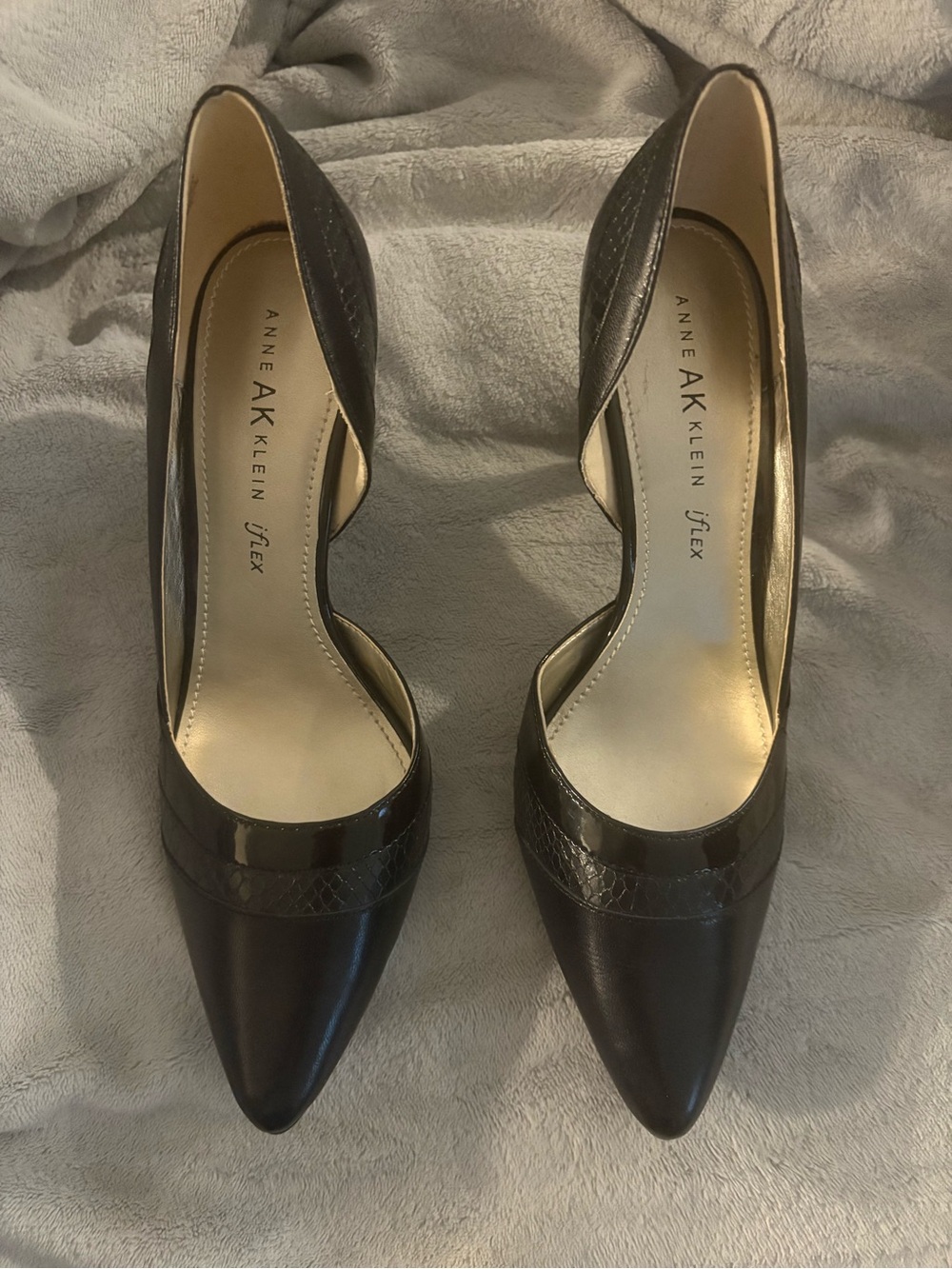Anne Klein Black Pointed-Toe Patent & Leather Pumps